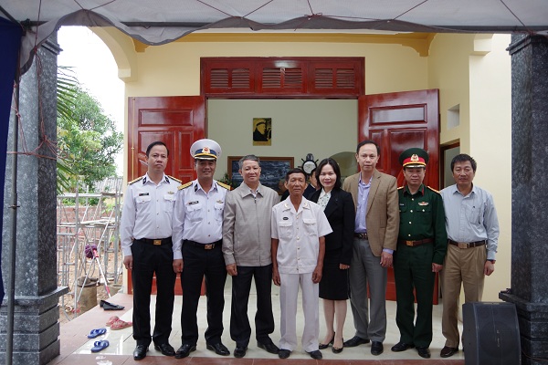 Khánh thành và bàn giao nhà tình nghĩa cho cựu cán bộ đoàn tàu không số