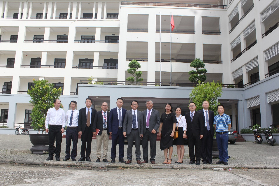 Thúc đẩy hợp tác giữa Cao đẳng Du lịch Huế và Đại học Lạc Sơn Trung Quốc