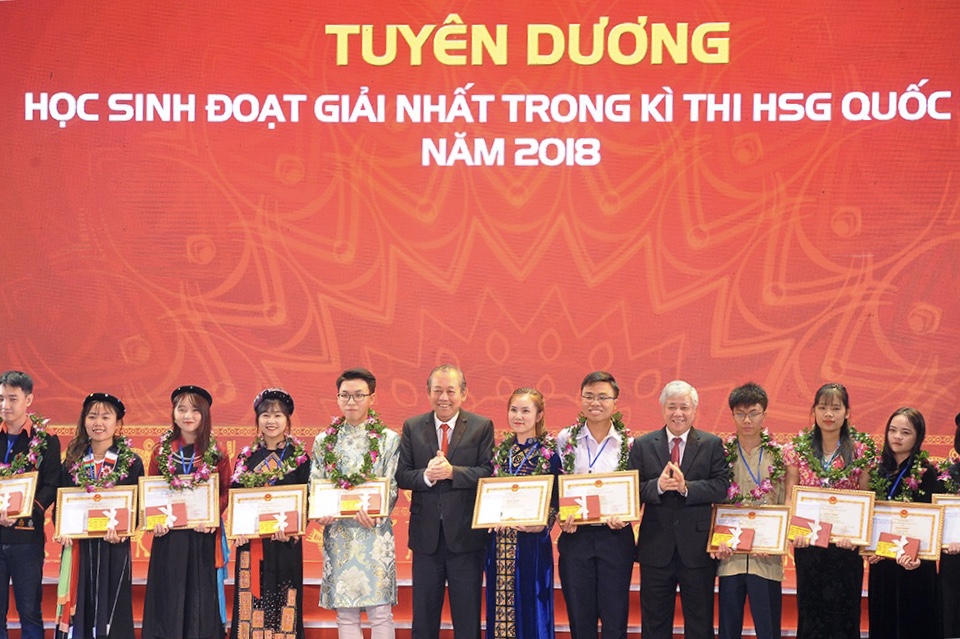 Tuyên dương 166 học sinh, sinh viên dân tộc thiểu số xuất sắc, tiêu biểu