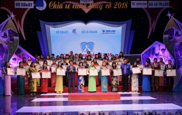 Việc làm của các thầy cô nhắc nhở mỗi chúng ta phấn đấu trở thành người có ích