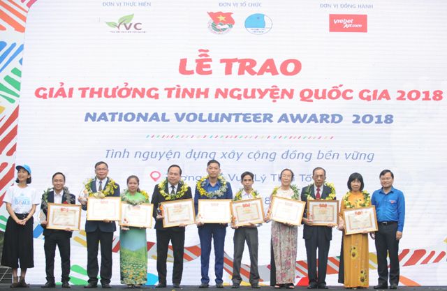 Trao giải thưởng Tình nguyện quốc gia 2018 cho 08 tập thể, 10 cá nhân
