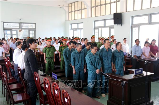 Tuyên án vụ buôn lậu xăng dầu tổng trị giá hơn 2 000 tỷ đồng