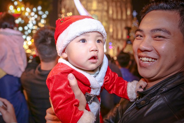 Ngập tràn niềm vui trong đêm Noel