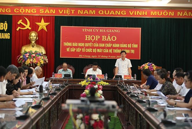 Bộ Nội vụ đề nghị tạm dừng sắp xếp bộ máy cấp tỉnh, huyện