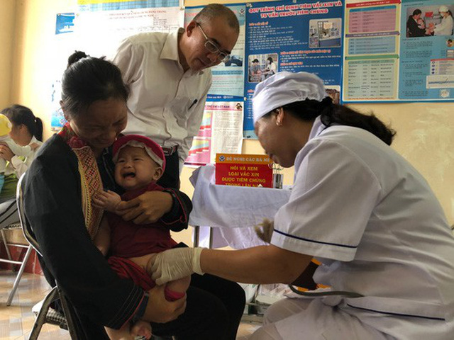 Thủ tướng trả lời chất vấn về chế độ, chính sách đối với cán bộ Y tế