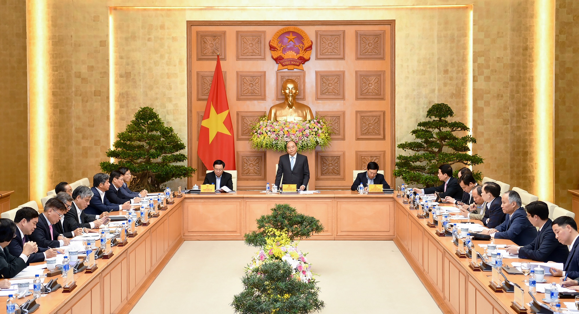 Phát huy hơn nữa động lực tăng trưởng, xử lý ngay những tồn tại, vướng mắc