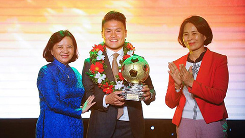 Nguyễn Quang Hải giành Quả bóng Vàng 2018