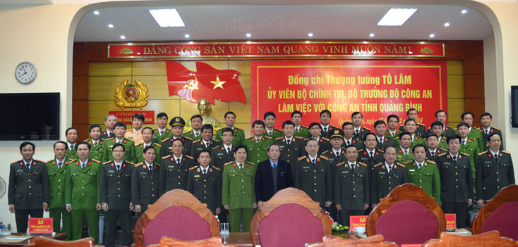 Tiếp tục tập trung xây dựng Đảng, xây dựng lực lượng trong sạch, vững mạnh
