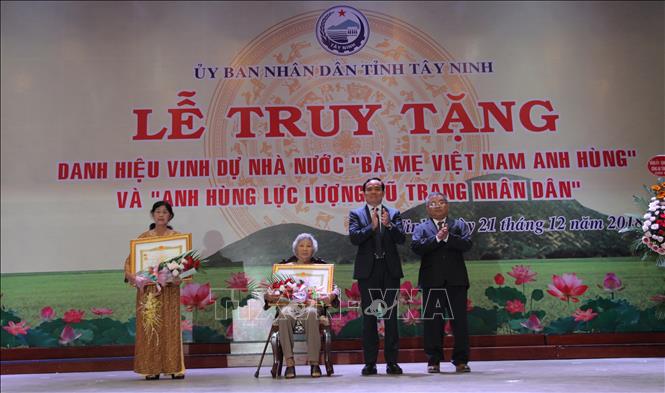 Tri ân các Bà Mẹ Việt Nam Anh hùng, các Anh hùng Lực lượng vũ trang nhân dân