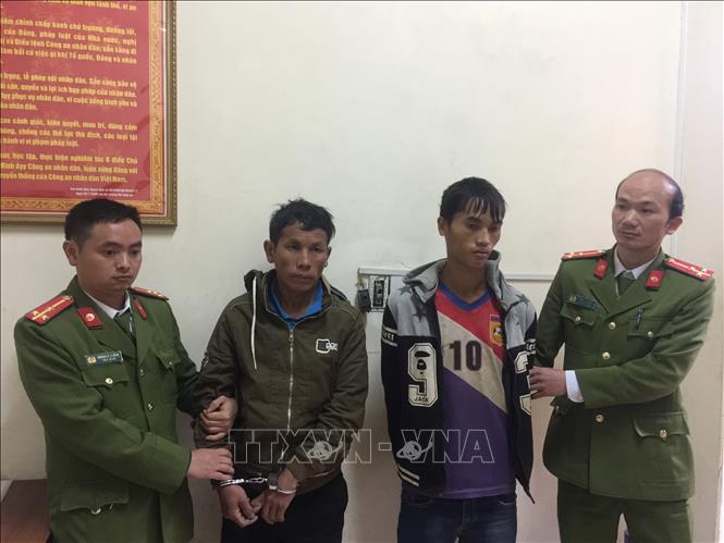 Bắt quả tang hai đối tượng mua bán trái phép 2 bánh heroin
