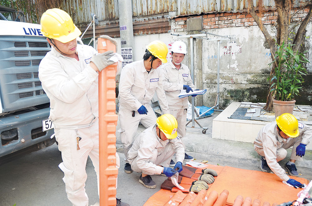 Sửa chữa điện live-line  Cuộc chiến thầm lặng