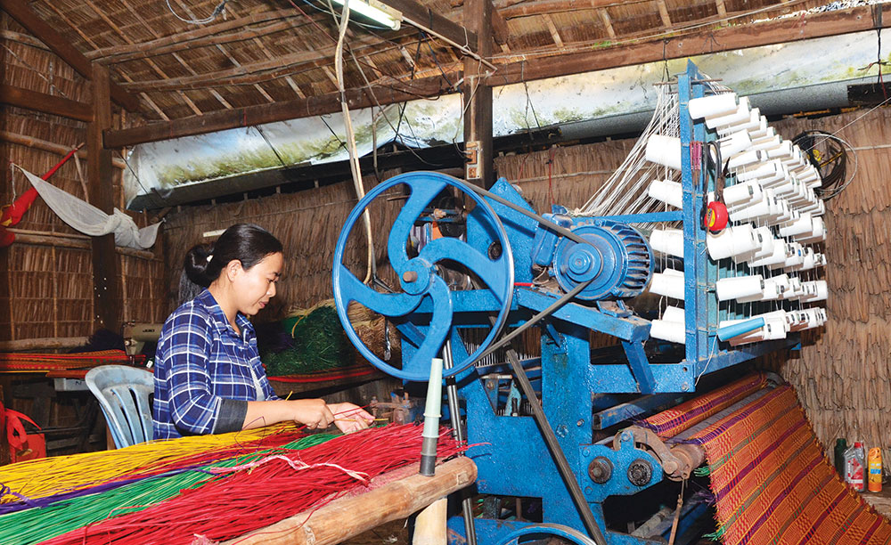 Hành trình “phủ sáng” phương Nam