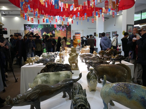 2000 chú Heo độc đáo xuất hiện tại triển lãm