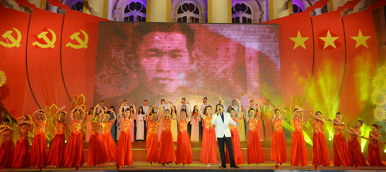 Đảng, dân tộc và mùa xuân