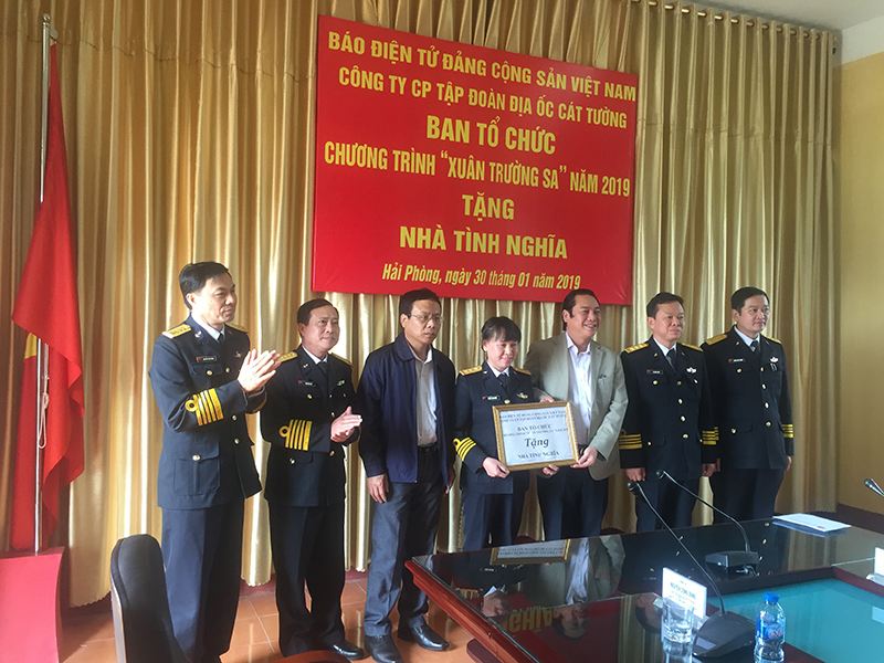 Báo điện tử Đảng Cộng sản Việt Nam trao nhà tình nghĩa tại Hải Phòng