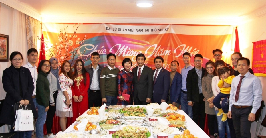 Cộng đồng người Việt ở nhiều nước tưng bừng đón Tết