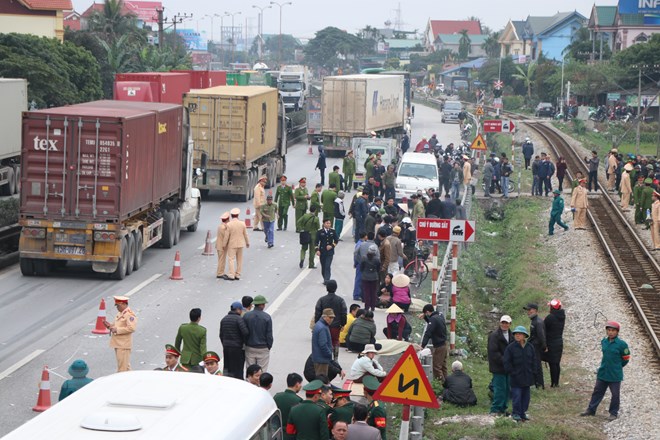 Hỗ trợ nạn nhân và gia đình trong vụ tai nạn giao thông nghiêm trọng trên Quốc lộ 5