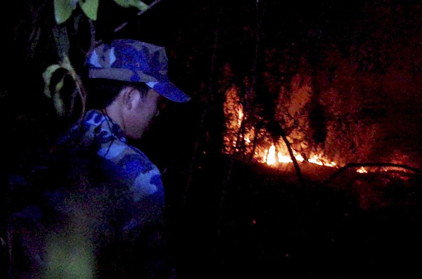 Vùng 2 Hải quân tham gia chữa cháy rừng