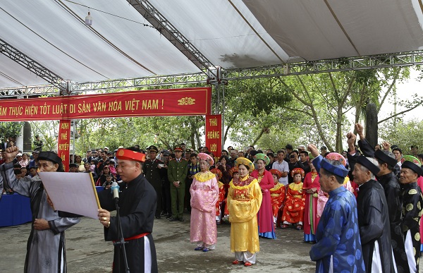 Lễ hội Minh Thề - không lấy của công làm việc tư