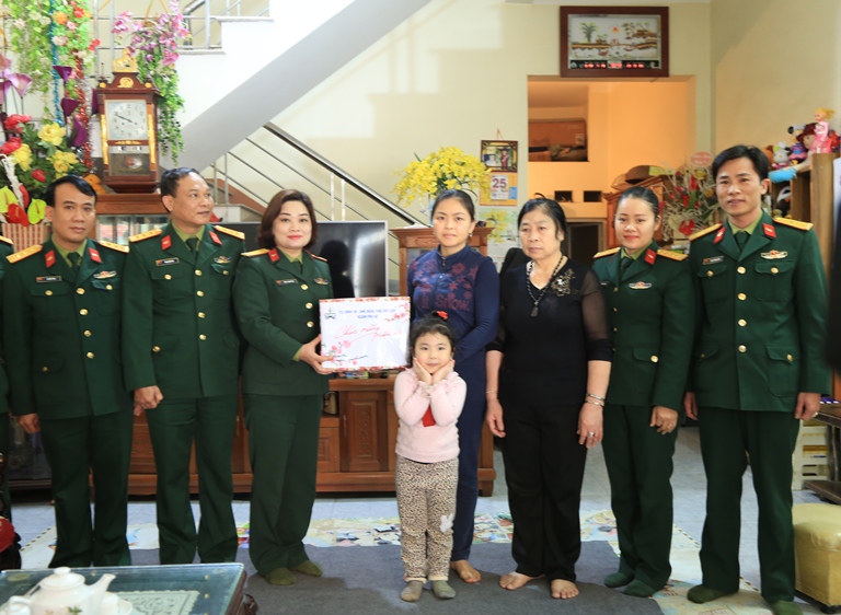 Binh chủng Tăng thiết giáp tổ chức nhiều hoạt động “Đền ơn, đáp nghĩa” dịp Tết