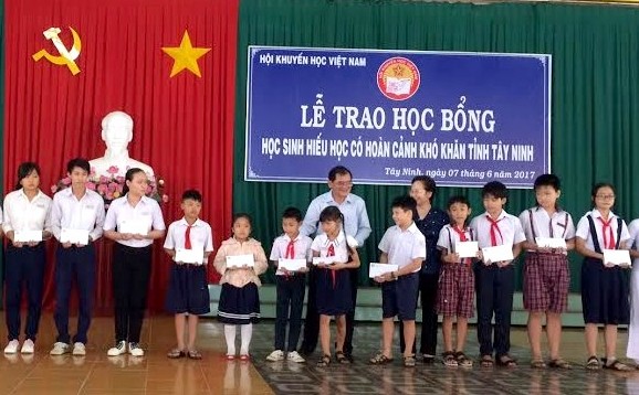 Đẩy mạnh việc học tập suốt đời trong gia đình, dòng họ, cộng đồng