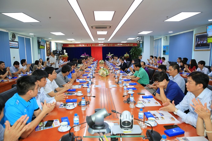 Đoàn cán bộ, học viên lớp cao cấp lý luận chính trị thăm và làm việc tại BSR