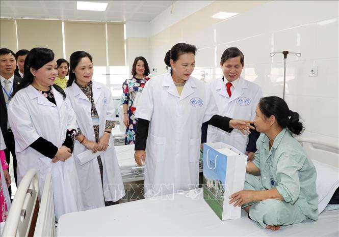 Phát huy nền y dược học cổ truyền trong bảo vệ, chăm sóc sức khỏe nhân dân