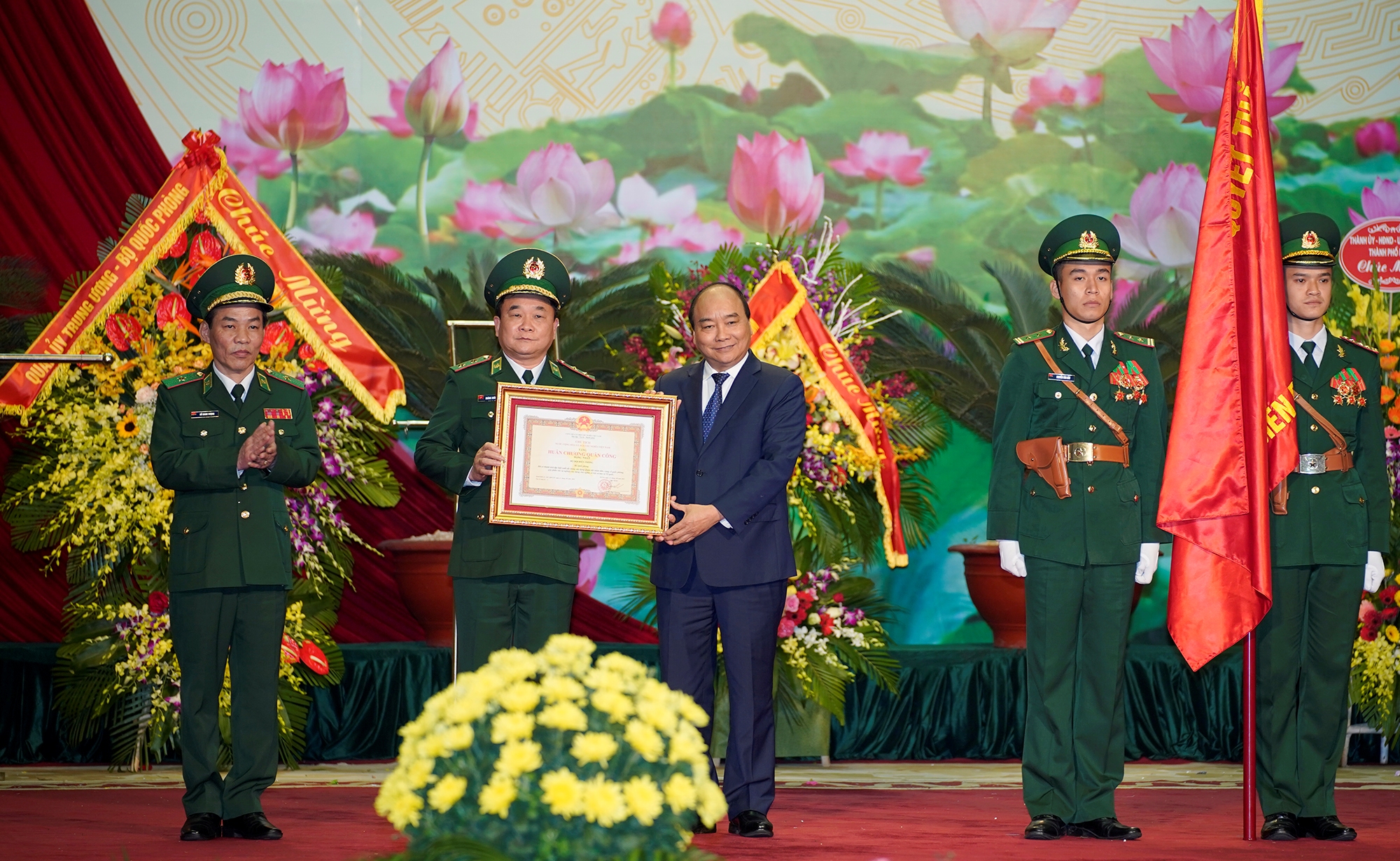 Đồn là nhà, biên giới là quê hương