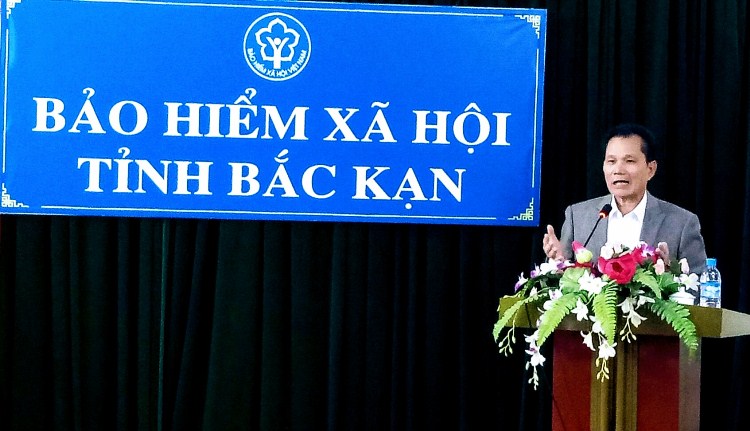 Phó Chủ nhiệm Ủy ban về các vấn đề xã hội gặp gỡ công chức, viên chức Bảo hiểm xã hội tỉnh Bắc Kạn