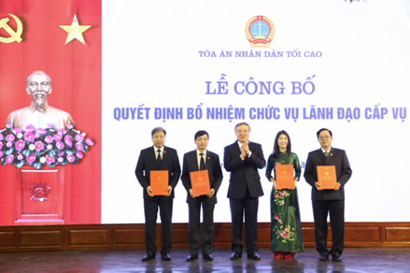 Tòa án nhân dân tối cao trao quyết định bổ nhiệm Thẩm phán cao cấp, lãnh đạo cấp Vụ