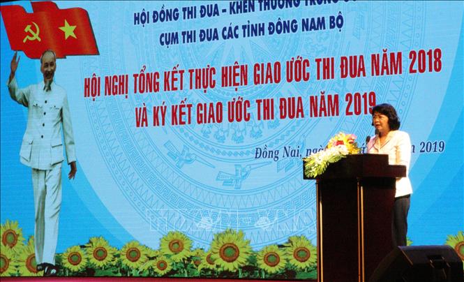 Tiếp tục đổi mới công tác thi đua, khen thưởng