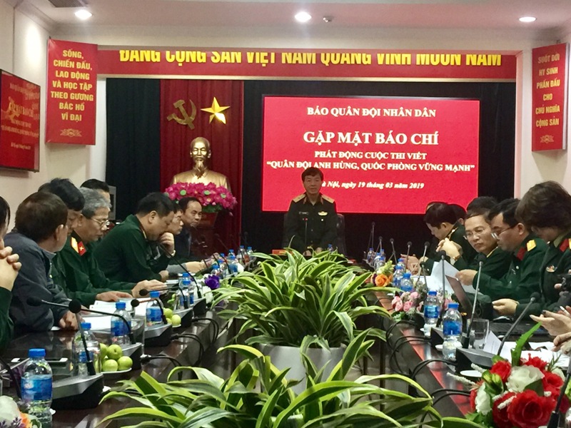 Thi viết “Quân đội anh hùng, quốc phòng vững mạnh”