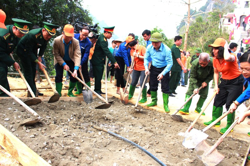 Tưng bừng ngày hội “Tháng ba biên giới”