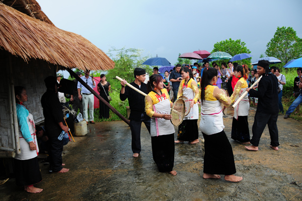 Lễ vào nhà mới của người Mảng