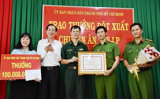 TP Hồ Chí Minh khen thưởng Ban chuyên án phá đường dây mua bán, vận chuyển 300 kg ma túy