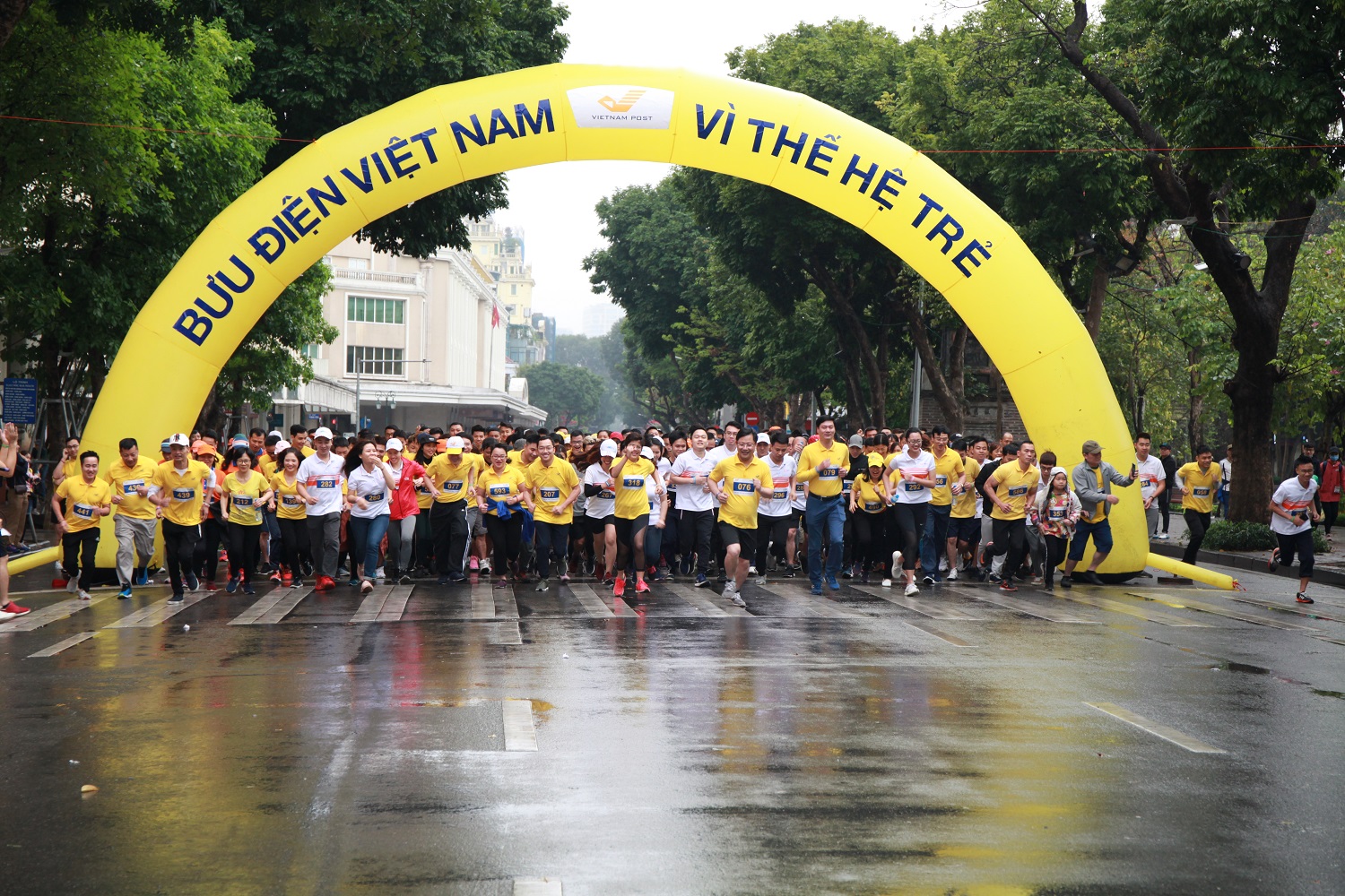 Giải chạy marathon “Bưu điện Việt Nam - Vì thế hệ trẻ”