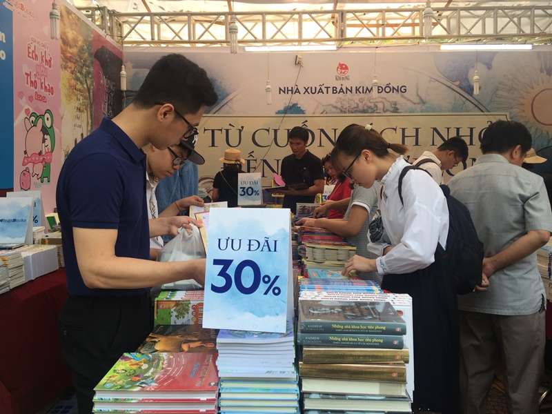 Hội sách thu hút đông đảo công chúng Thủ đô