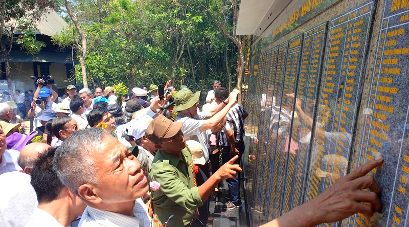 Khánh thành Bia lưu niệm Văn phòng Khu ủy Khu V