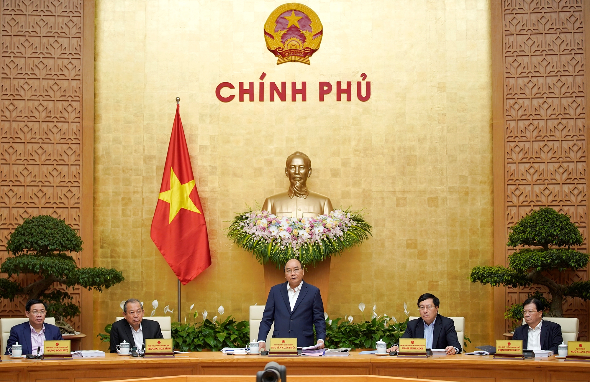 Tập trung phát triển kinh tế đồng thời giải quyết toàn diện các vấn đề xã hội