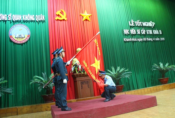 80 học viên tốt nghiệp Sơ cấp Kỹ thuật Hàng không khóa 10