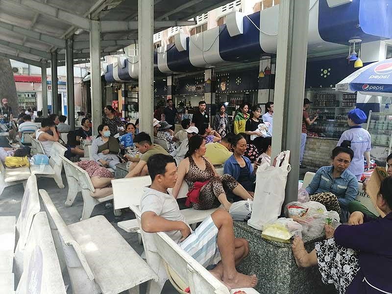 Thu phí người chăm bệnh nhân có hợp lý