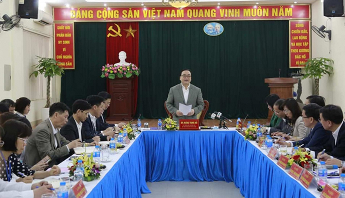 Đẩy mạnh thực hiện phân cấp gắn với kiểm tra, giám sát, đánh giá cán bộ