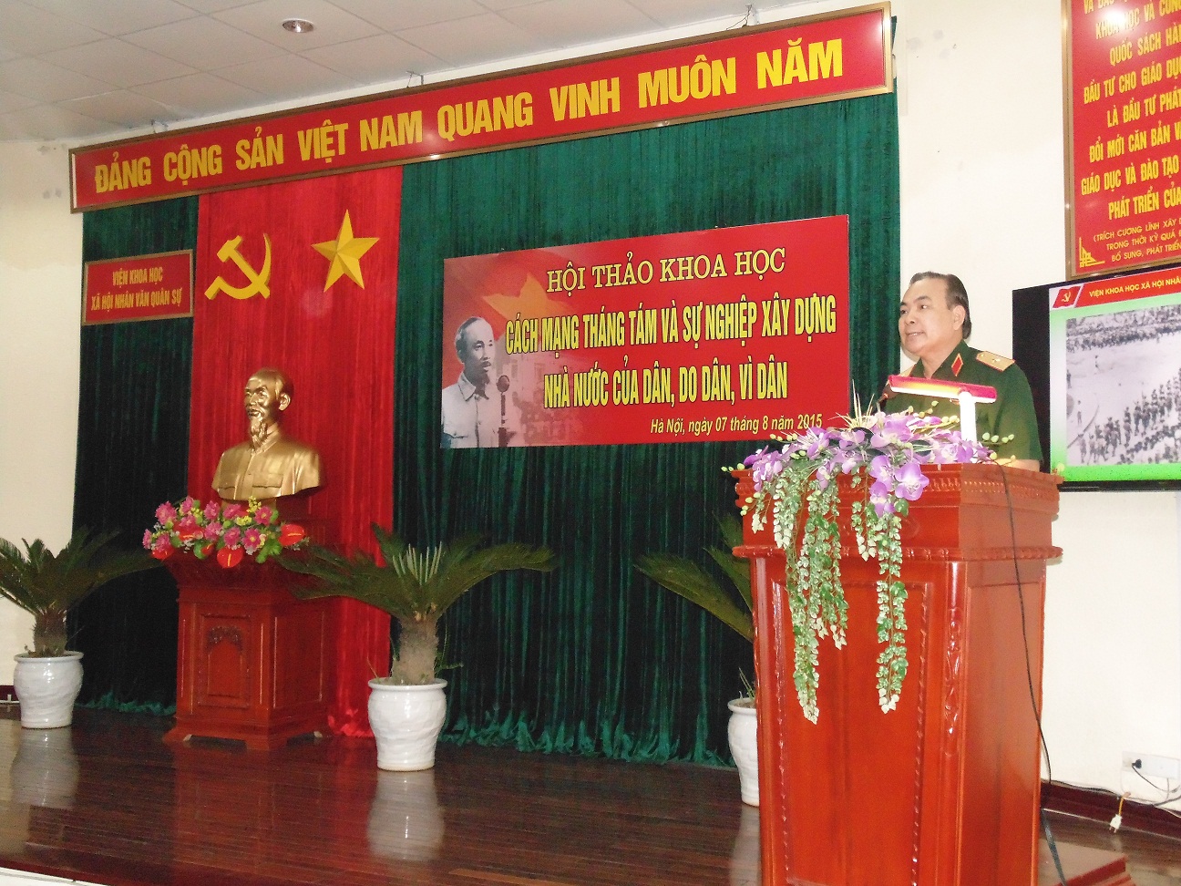 Nghiên cứu lý luận xây dựng quân đội về chính trị trong tình hình mới