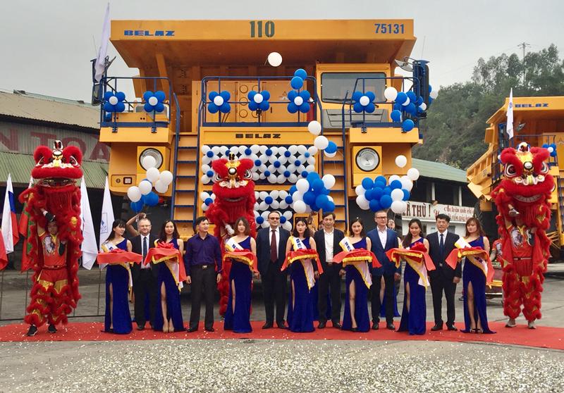 Lần đầu tiên vận hành xe tải tự đổ tải trọng 130 tấn