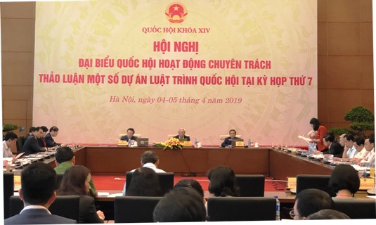 Có nên tổ chức cho phạm nhân lao động ngoài trại giam