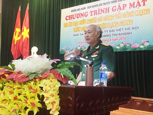 Trao 151 suất quà cho thân nhân liệt sỹ huyện Lạng Giang