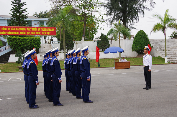 Lữ đoàn 147 Vùng 1 Hải quân thi cán bộ huấn luyện điều lệnh giỏi