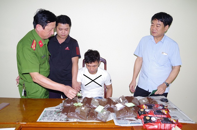 Bắt đối tượng vận chuyển ma túy số lượng lớn được ngụy trang bằng túi cà phê ​