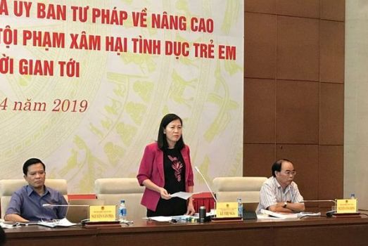 Cần kết luận sớm vụ sàm sỡ bé gái trong thang máy