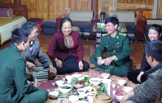 “3 bám, 4 cùng” nơi biên cương Tổ quốc